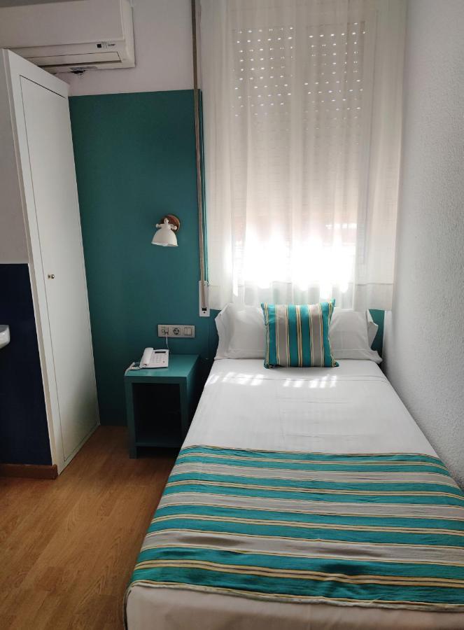 Casa de hóspedes Yomo Bcn Port 2*